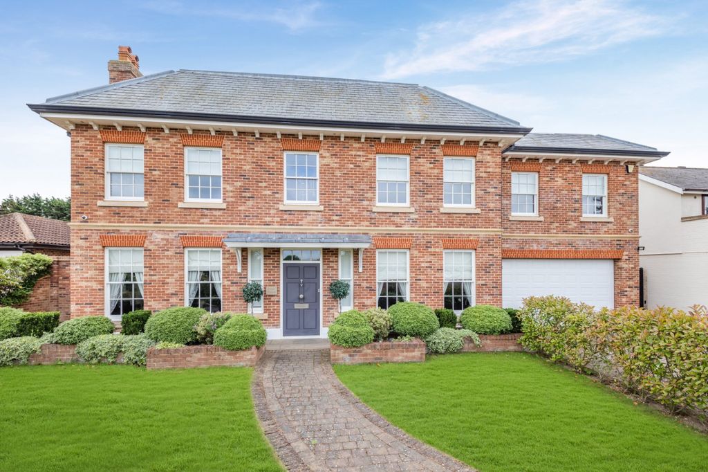 Property photo 1 of 25 Oriel House