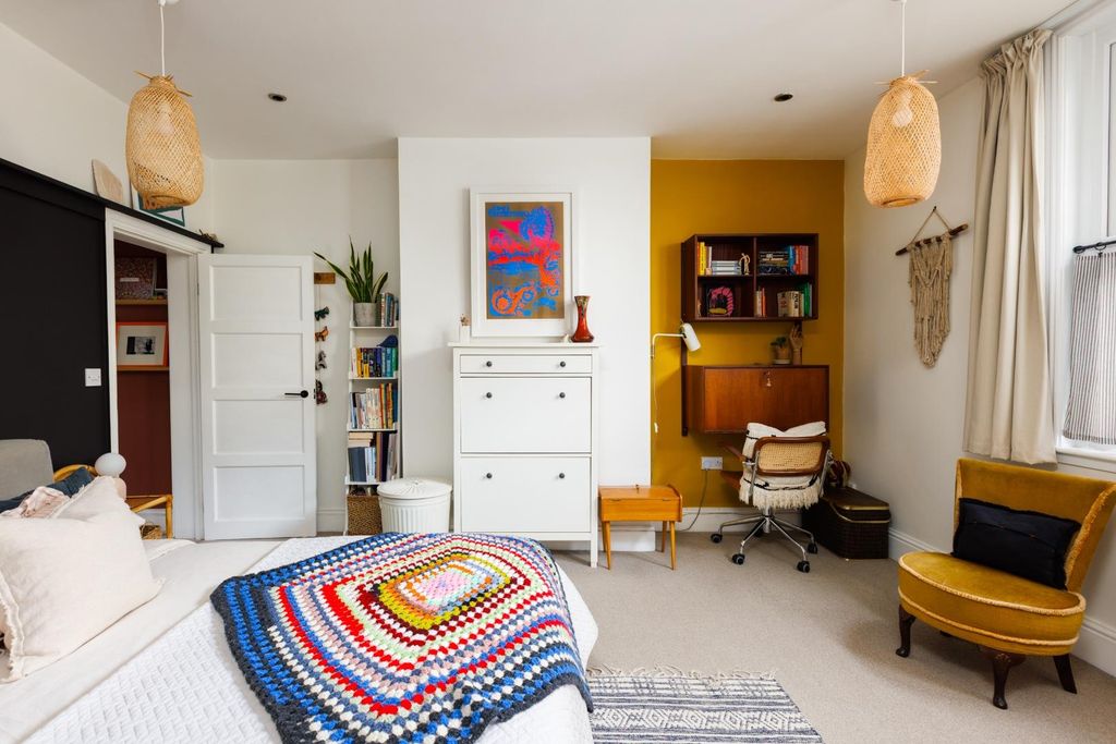 Property photo 1 of 18 Gff 47 Cromwell Road-5.Jpg