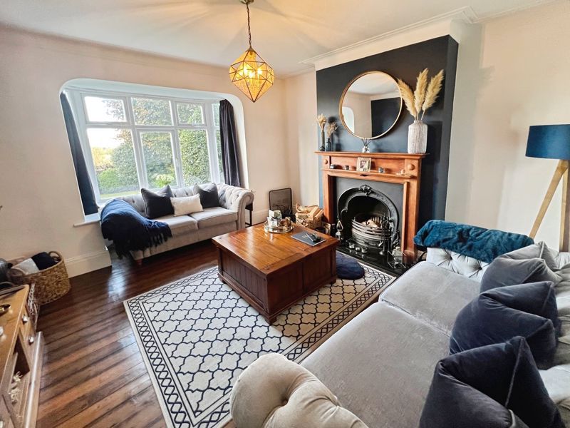 Property photo 2 of 35 Lounge