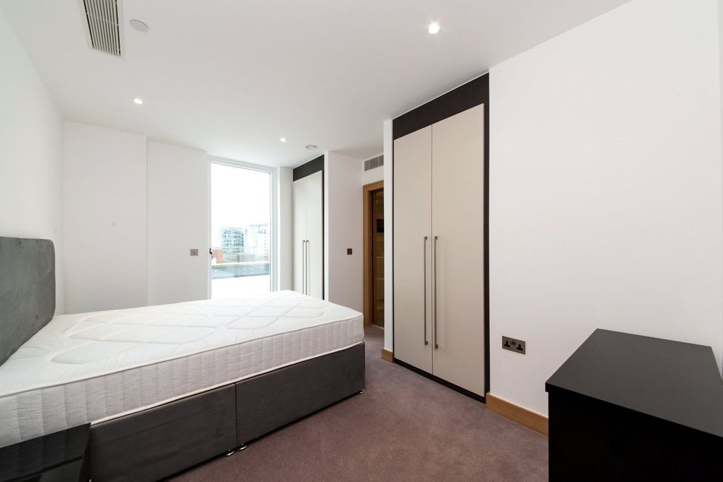 Property photo 3 of 8 Picture No. 12