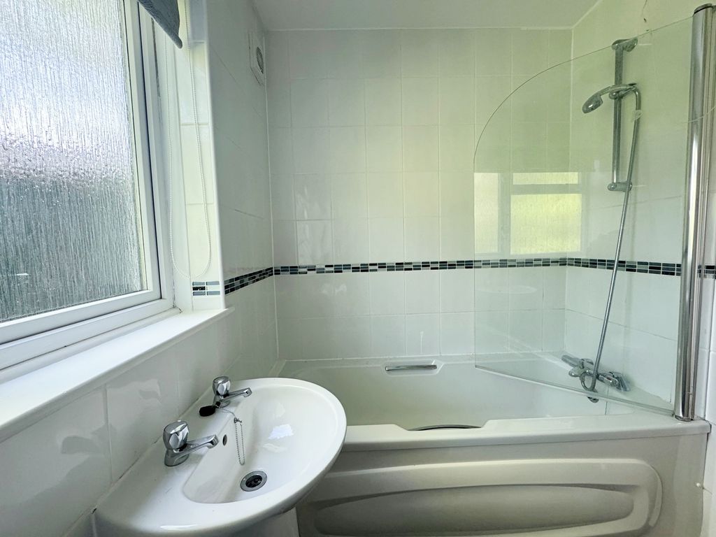 Additional image 6 of 2 bed flat for saleWebster Avenue, Kenilworth CV8