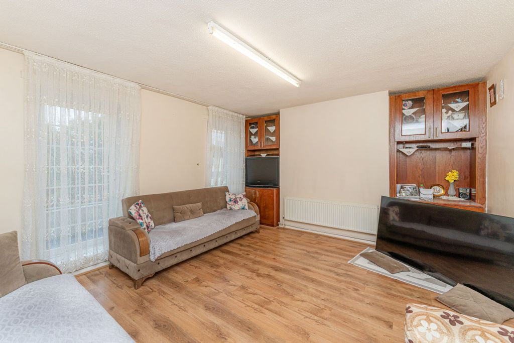 Property photo 3 of 20