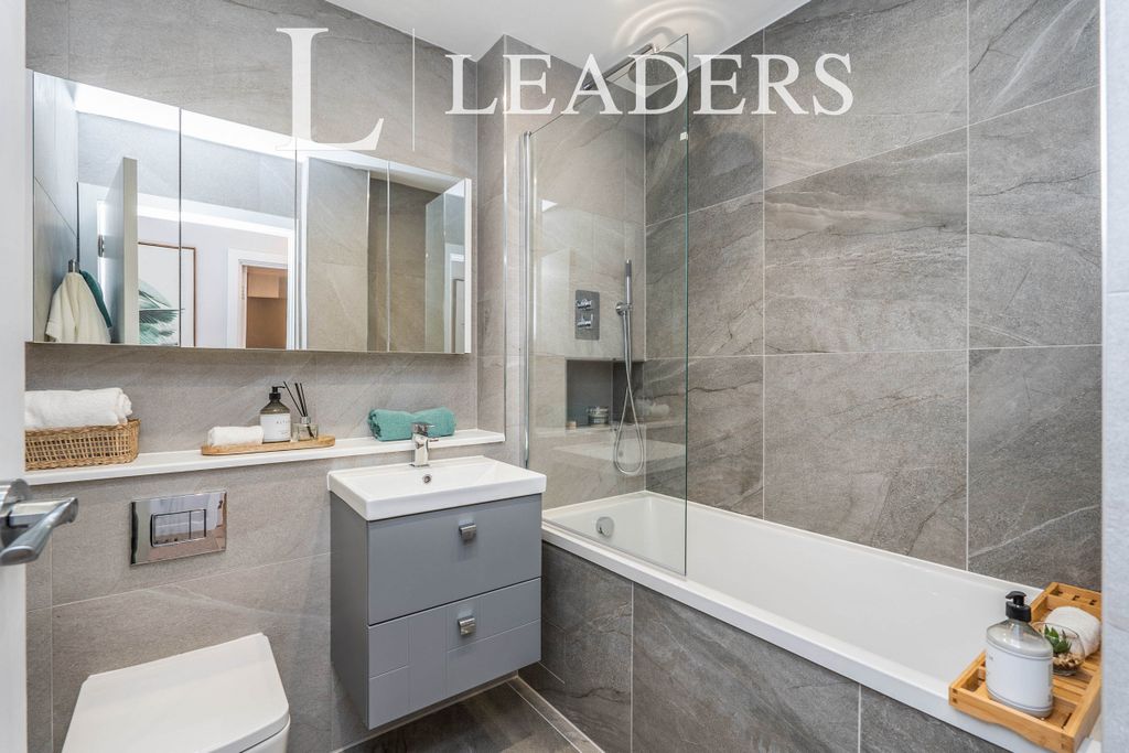 Property photo 1 of 6 Bathroom