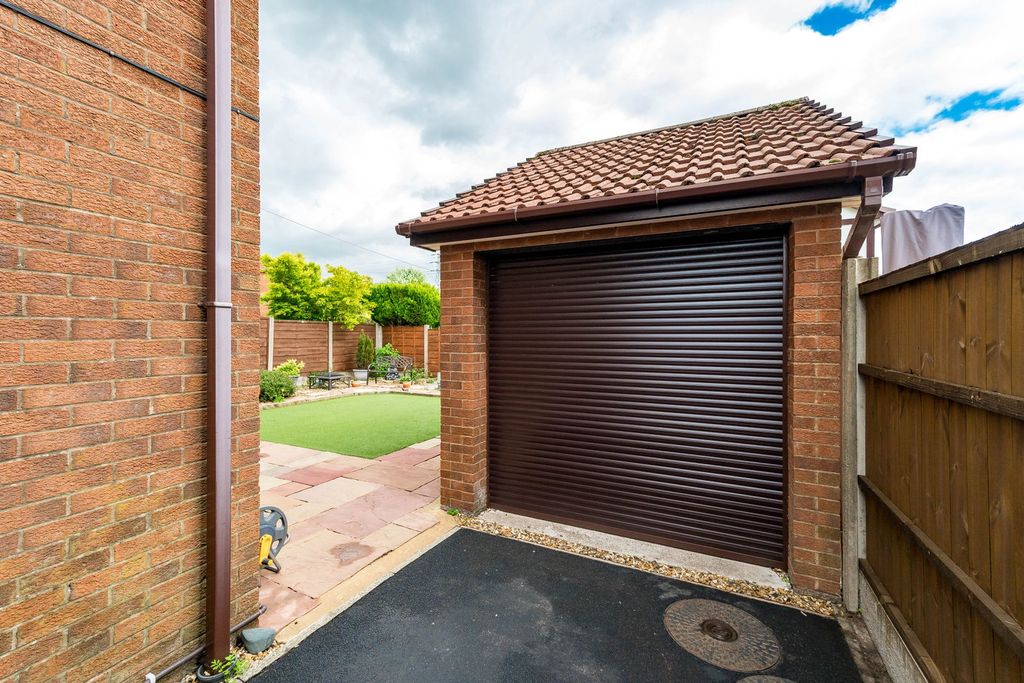 Property photo 2 of 33