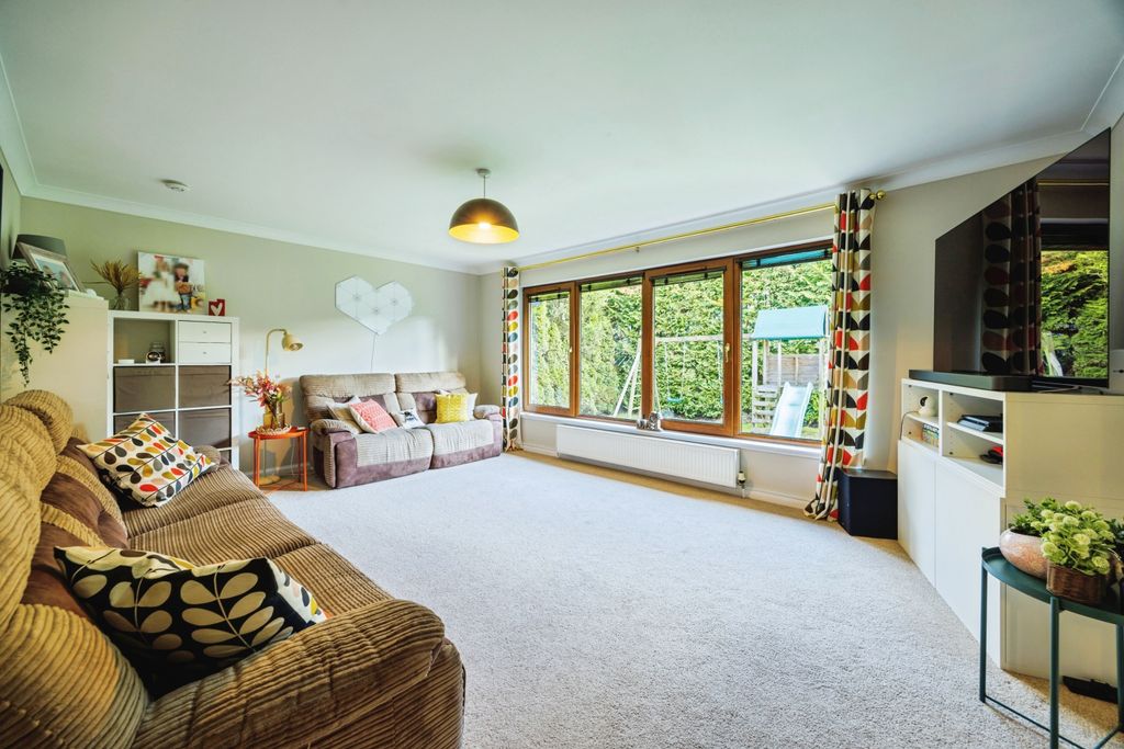 Property photo 2 of 42 Living Room