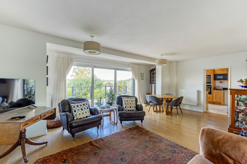 Property photo 3 of 18 Sitting/Dining Room