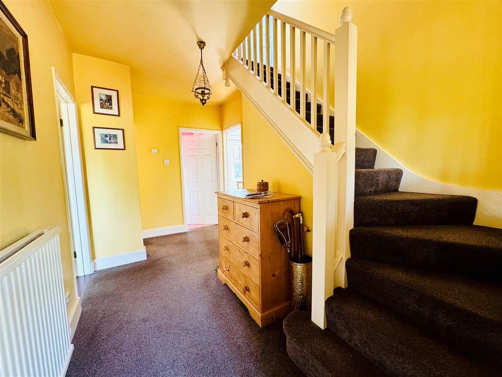 Property photo 3 of 23 Entrance Hall: