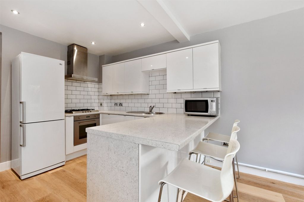 Property photo 3 of 10 Kitchen
