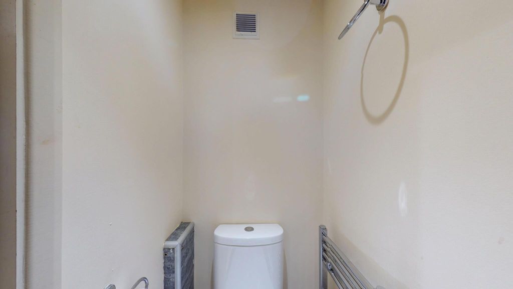 Property photo 3 of 8 Bathroom