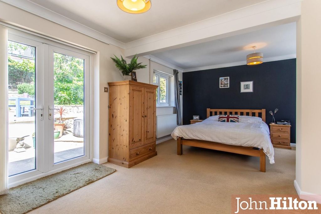 Property photo 3 of 17 Oaklands Avenue34.Jpg