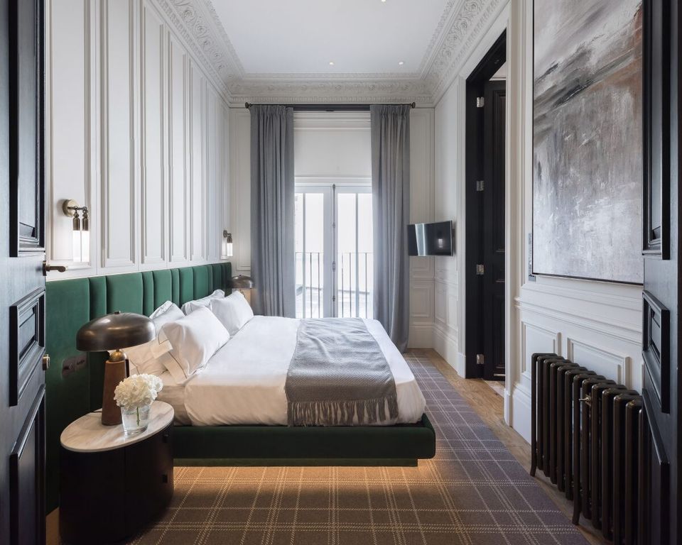 Property photo 3 of 12 Queens Gate