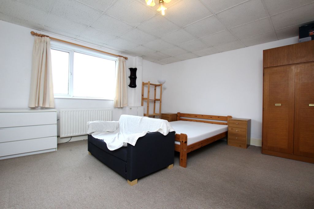 Property photo 3 of 5