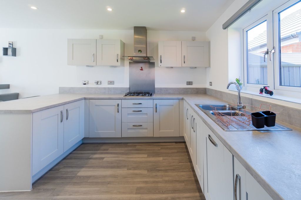 Property photo 3 of 43 Kitchen/Diner