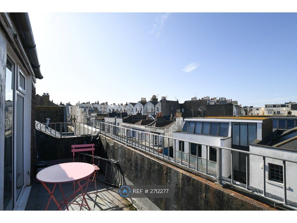 Property photo 1 of 25 Roof Terrace Looking East