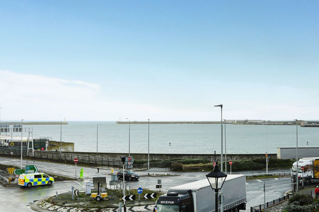 Property photo 2 of 11 Picture 2