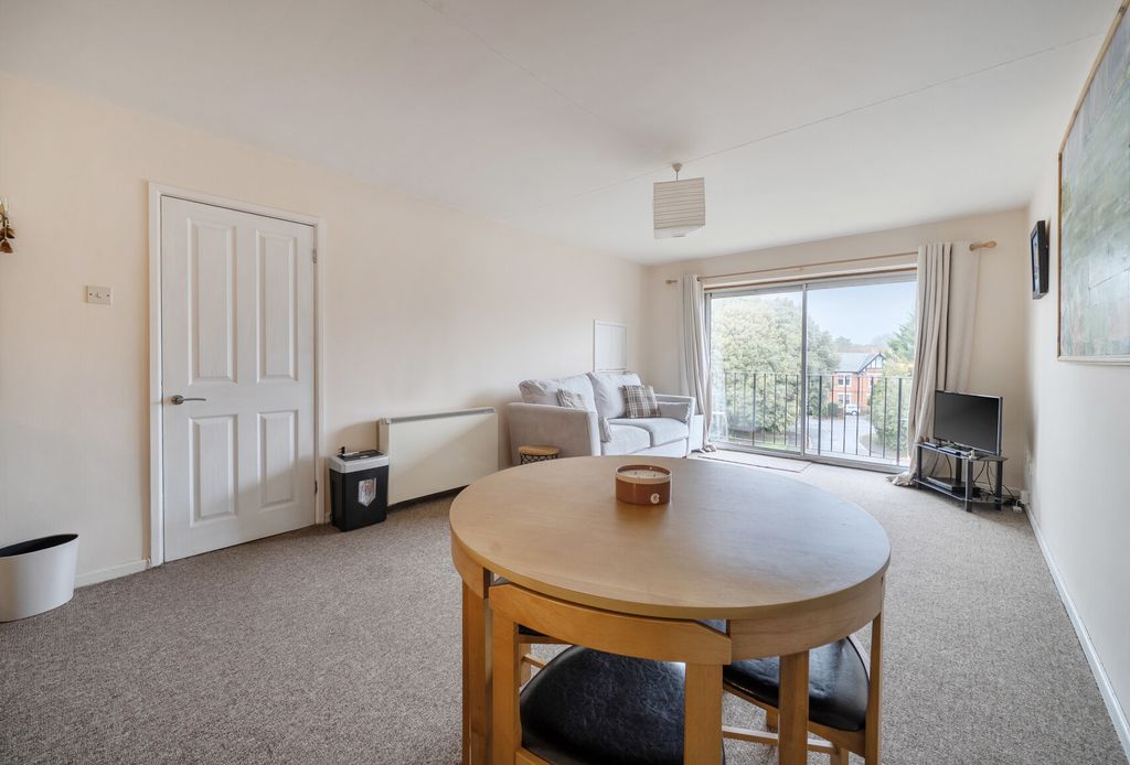 Property photo 2 of 9 1416624-16-699894...