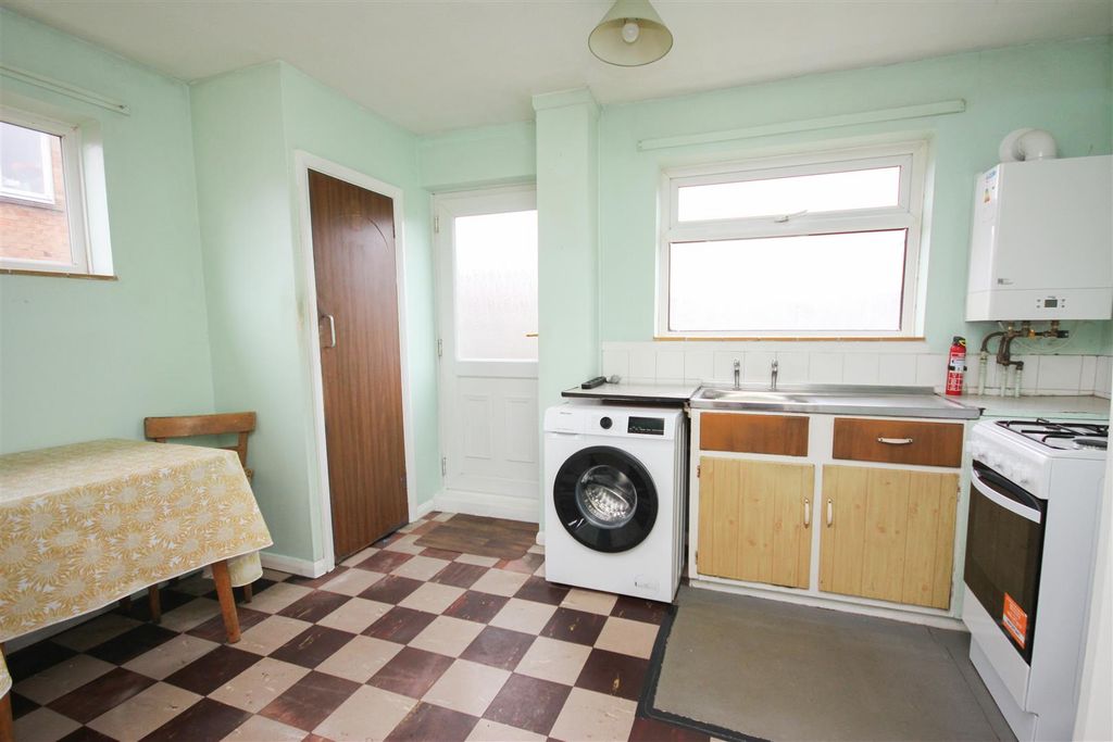 Property photo 3 of 11 Kitchen.Jpg