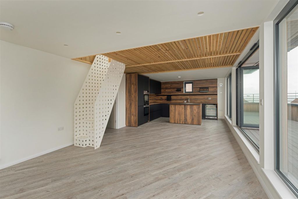 Property photo 3 of 18 Circus House, Tankerton, Whitstable