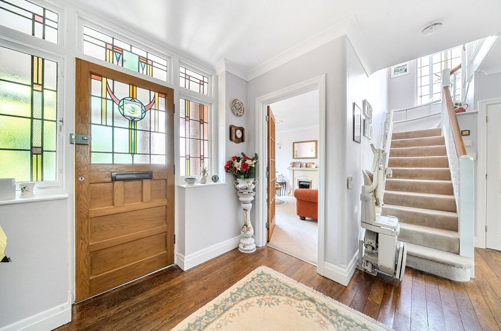 Property photo 3 of 14 Hallway