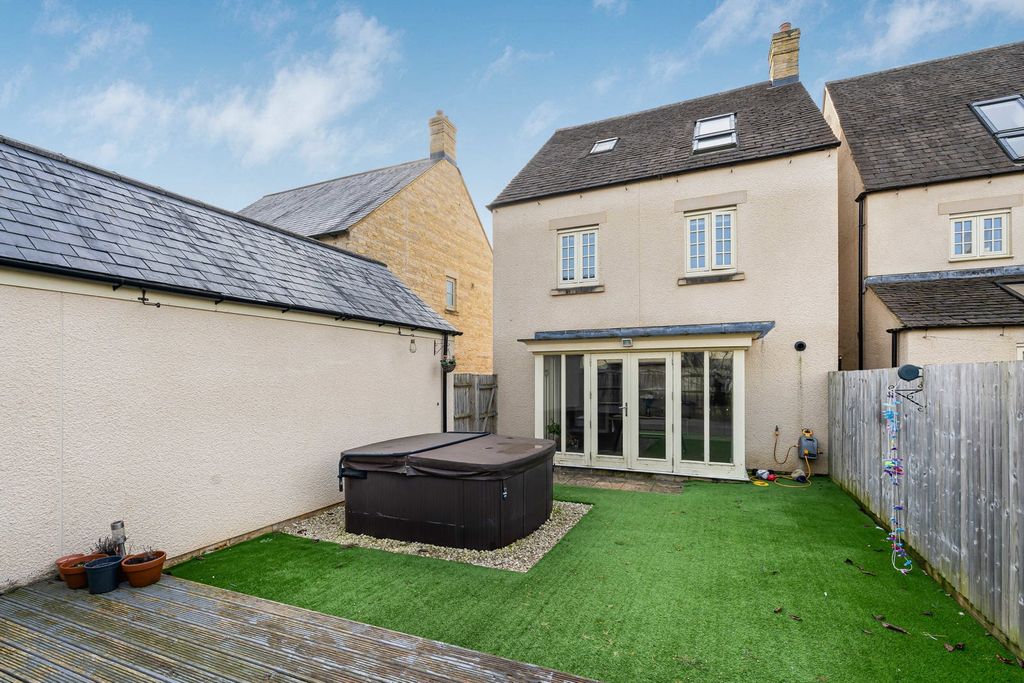 Property photo 2 of 24 Garden