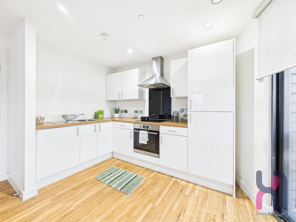 Property photo 3 of 12 Picture No. 15