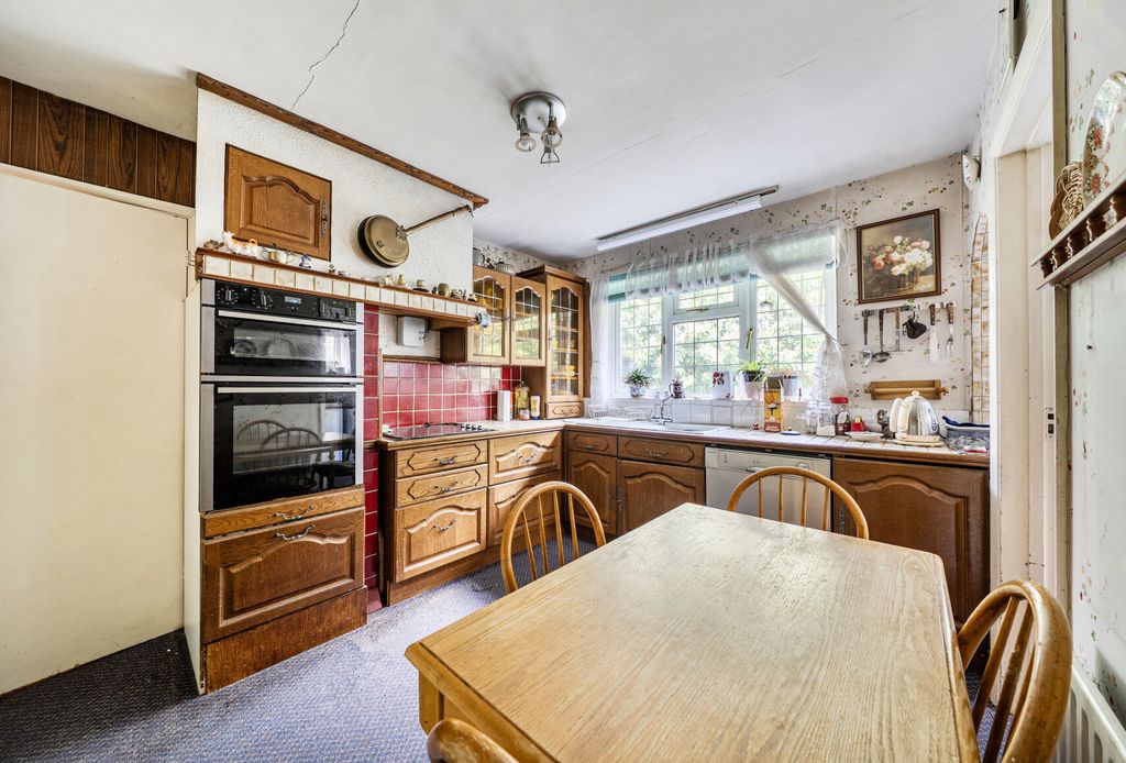 Property photo 2 of 17 1428837-10-69E0F7...