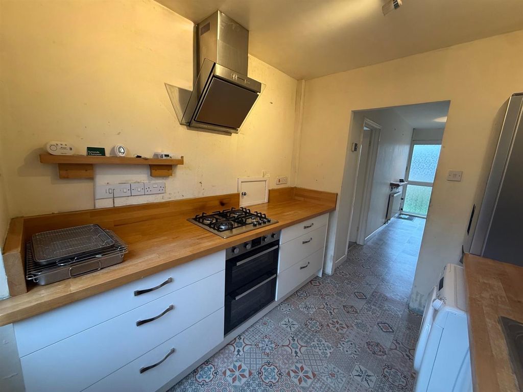 Property photo 3 of 14 Kitchen