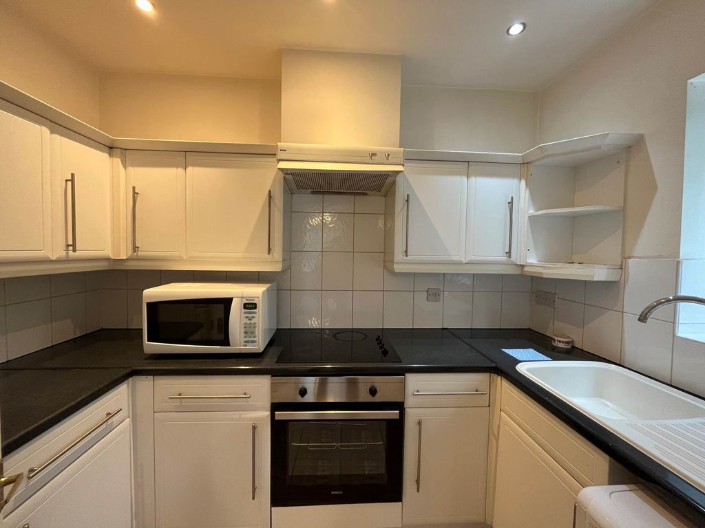 Property photo 3 of 10 Photo