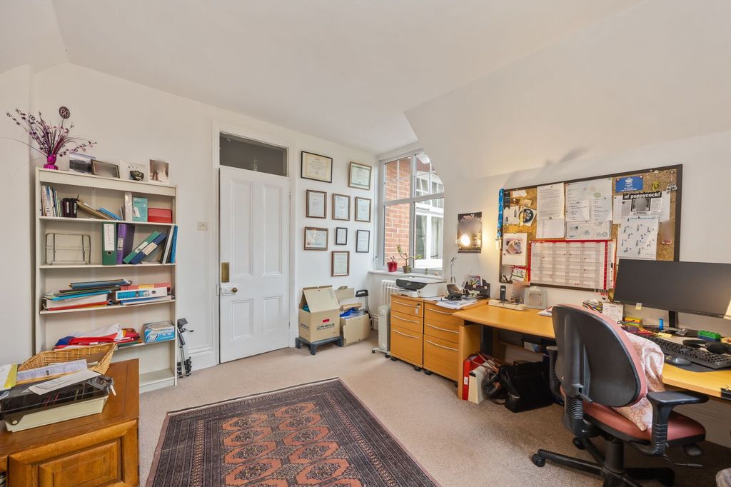 Additional image 17 of 6 bed semi-detached house for salePaddockhall Road, Haywards Heath RH16