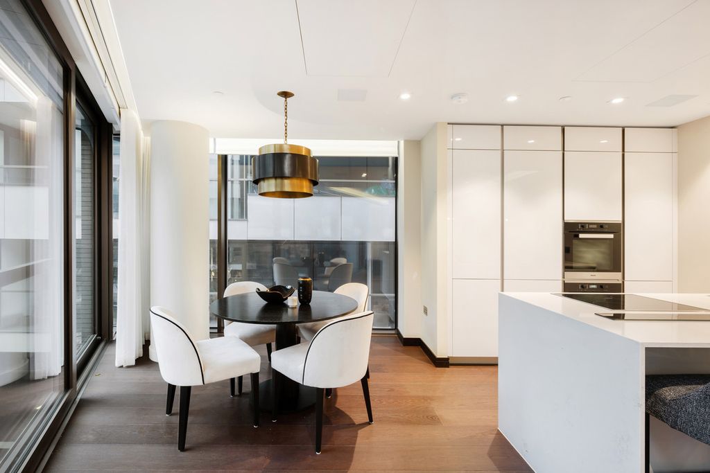 Property photo 3 of 27