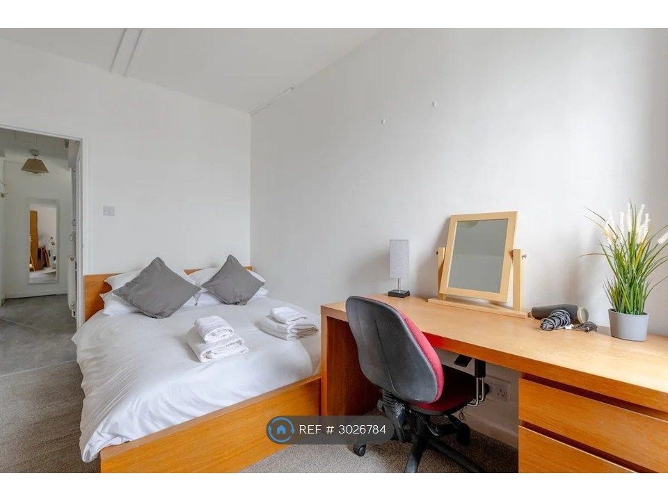 Property photo 1 of 9 Bedroom 2- Double Room