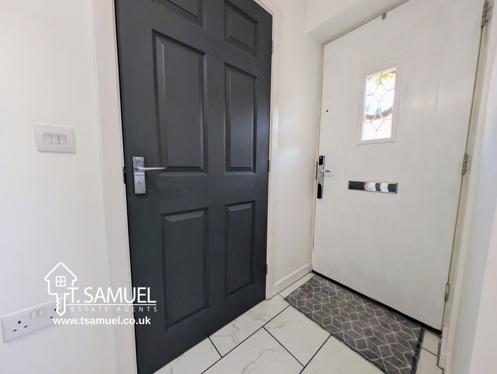Property photo 2 of 25 Entrance