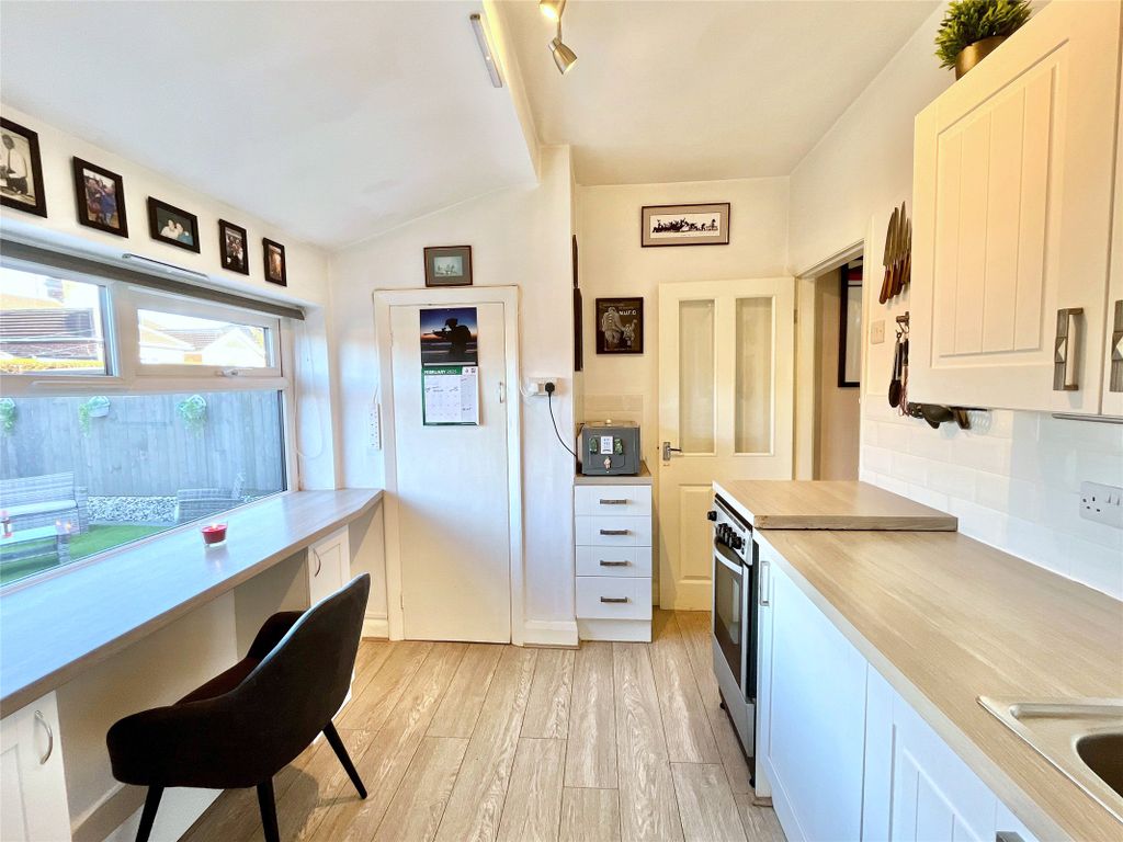 Property photo 3 of 19 Kitchen