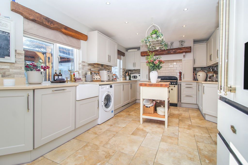 Property photo 2 of 22 Kitchen
