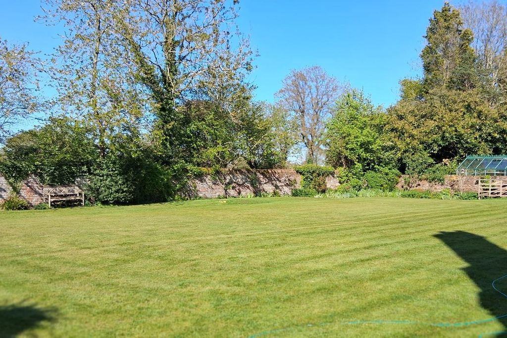 Property photo 2 of 34