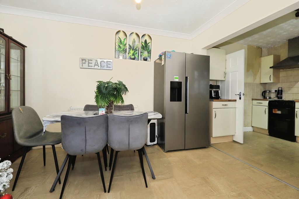 Property photo 3 of 18 Pbox-Img.Jpg