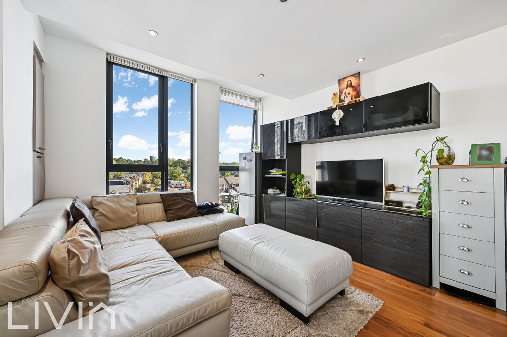 Property photo 2 of 11 1