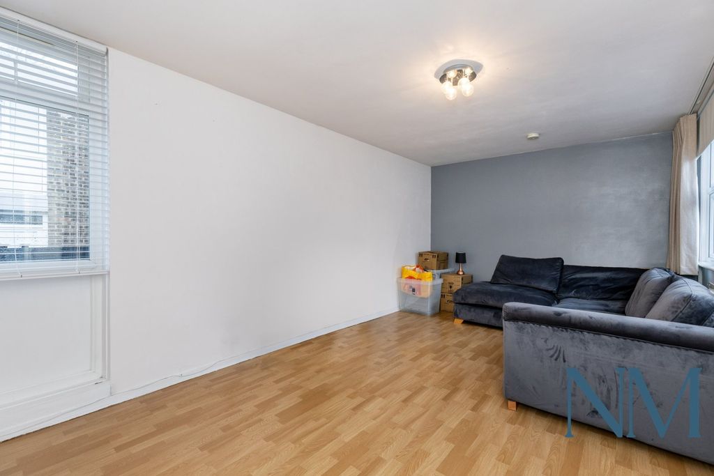 Property photo 2 of 9 Gallery