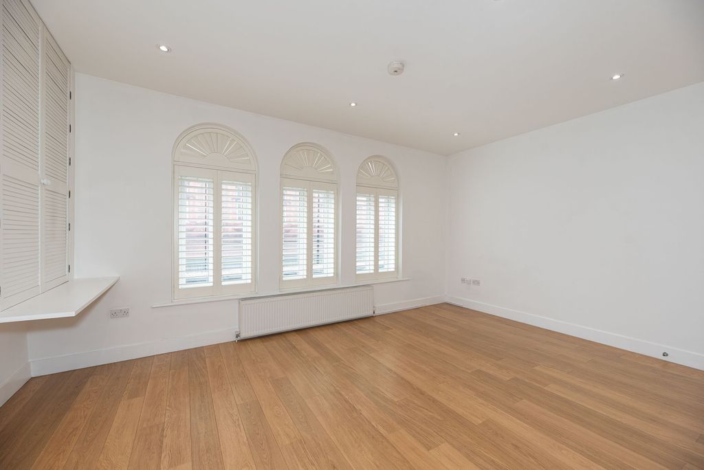 Property photo 3 of 9