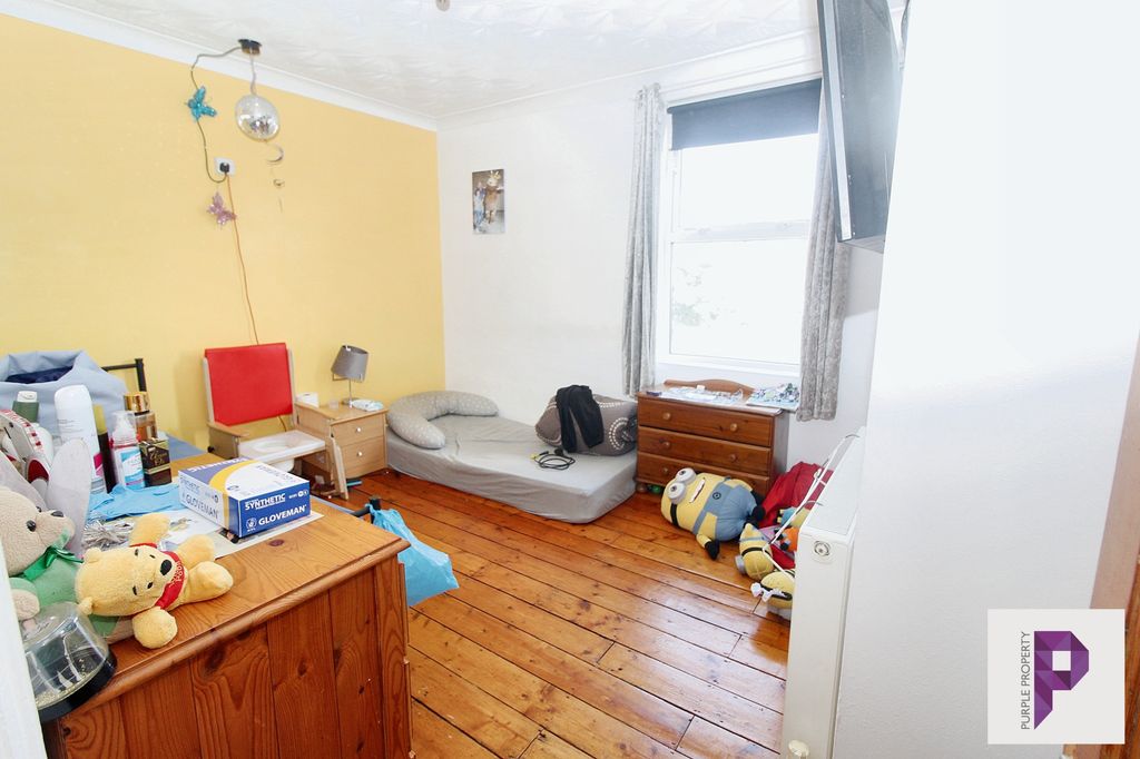 Property photo 3 of 12