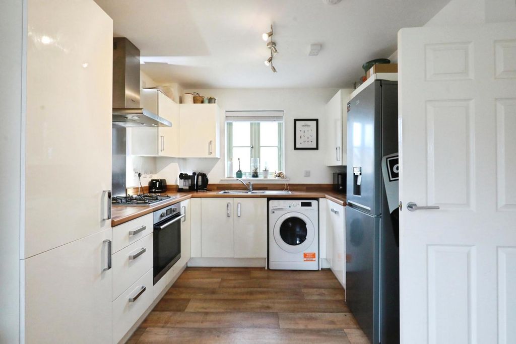 Property photo 2 of 11 Pbox-Img.Jpg
