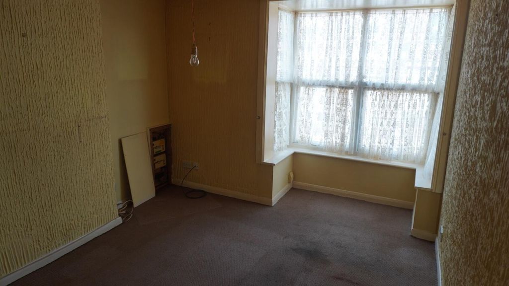 Property photo 3 of 11 Living Room