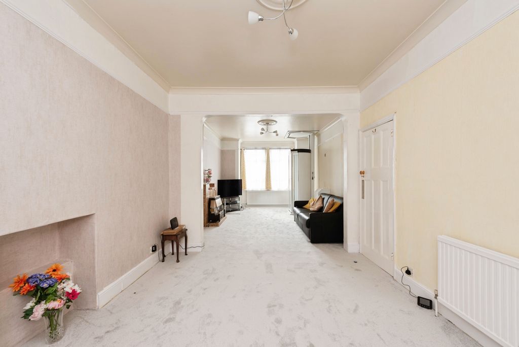 Property photo 3 of 20 Branley20Of34