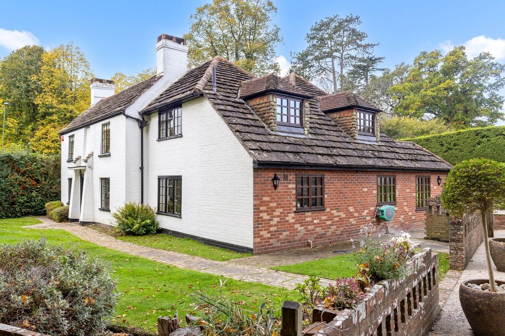Additional image 4 of 6 bed detached house for saleWildgoose Drive, Horsham RH12