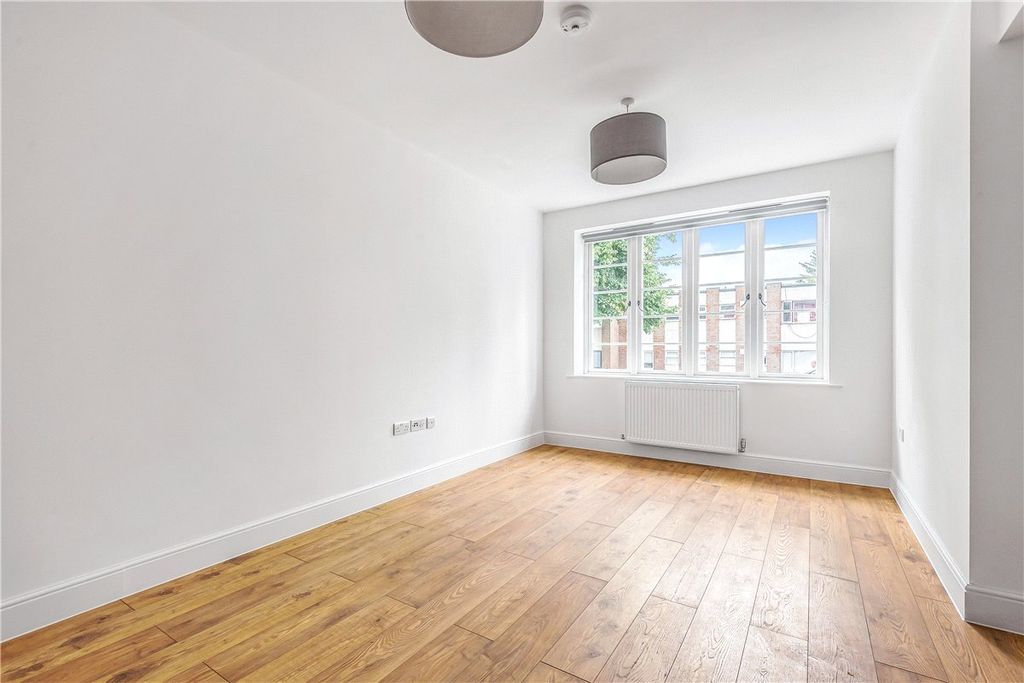 Property photo 3 of 12 Picture No. 02