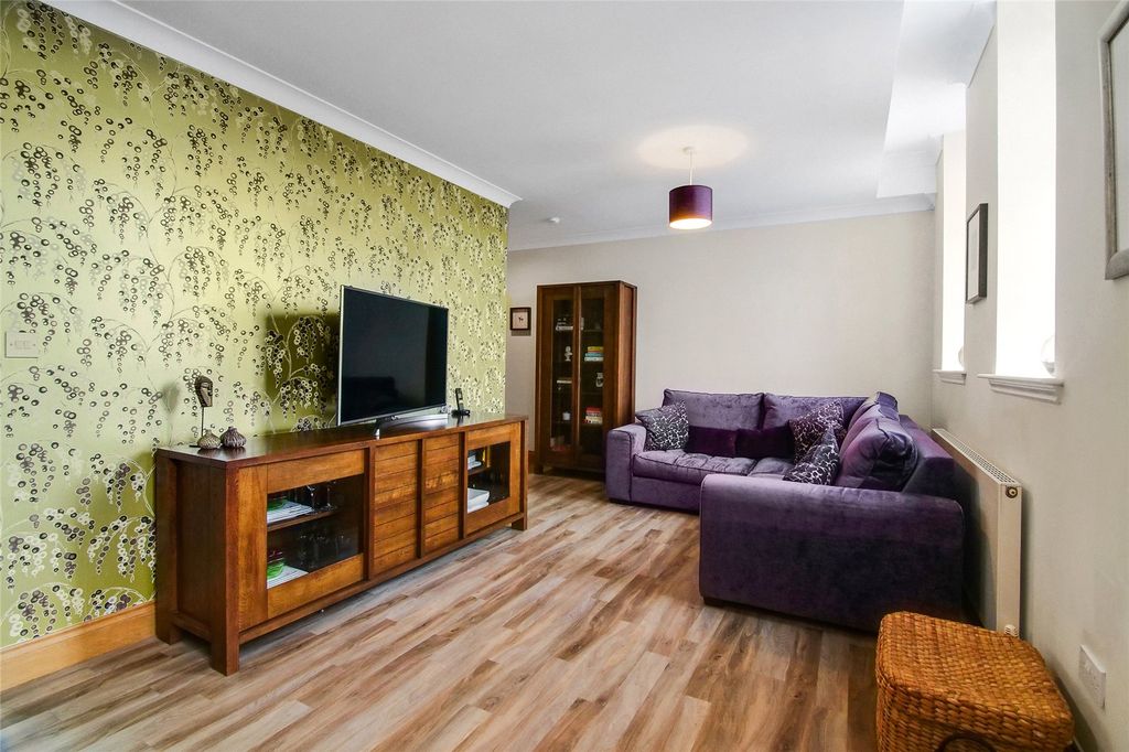 Property photo 2 of 19 Picture No. 25