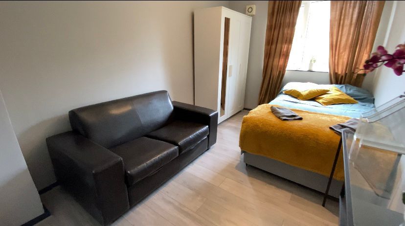 Property photo 1 of 13 Room 4- £1100 Available 08/08/2026