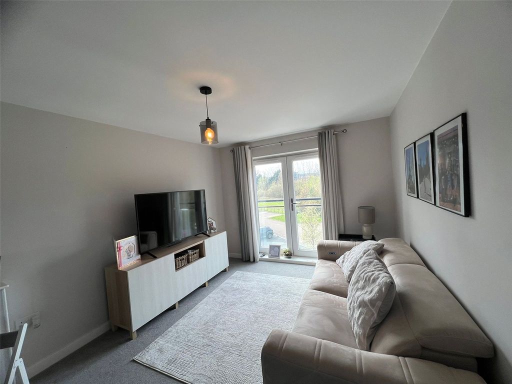 Property photo 3 of 12 Picture No. 27