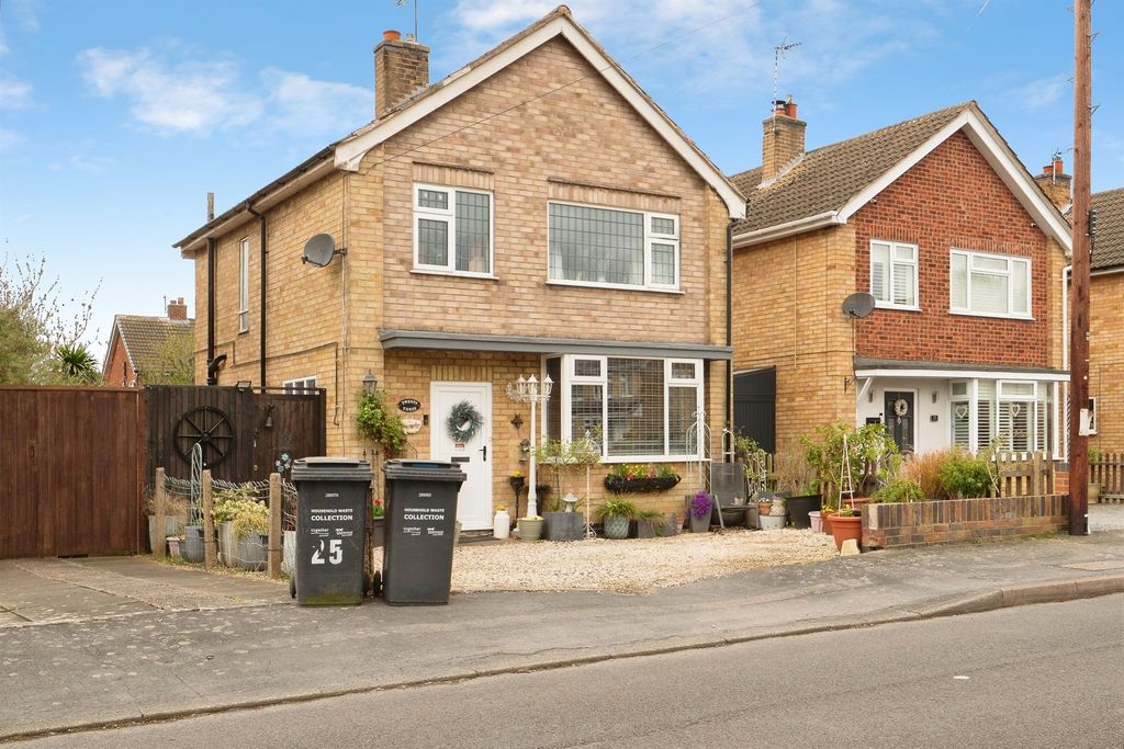 Property photo 2 of 23