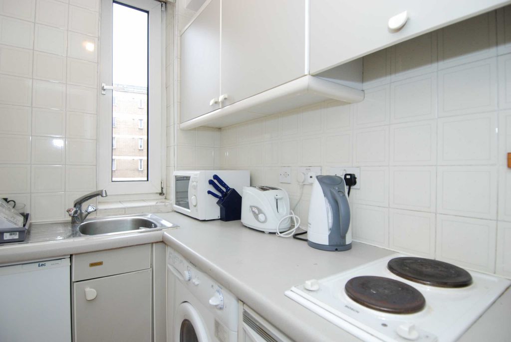 Property photo 3 of 6 Kitchen